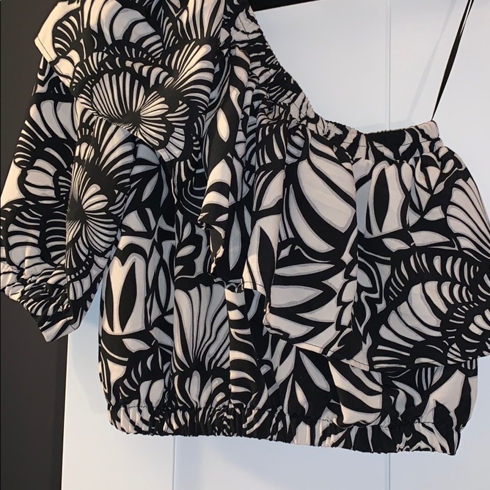 TOPSHOP SILK-LIKE PRINTED ONE SHOULDER BLOUSE - Picture 6 of 6